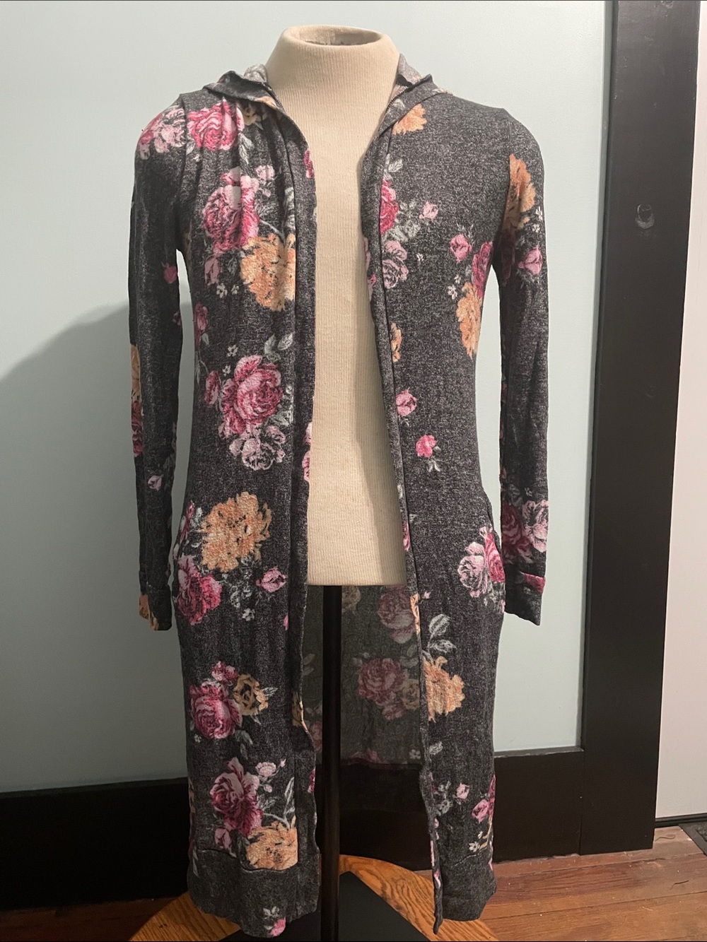 No Boundaries M Long Cardigan with Pockets Floral Gray Pink